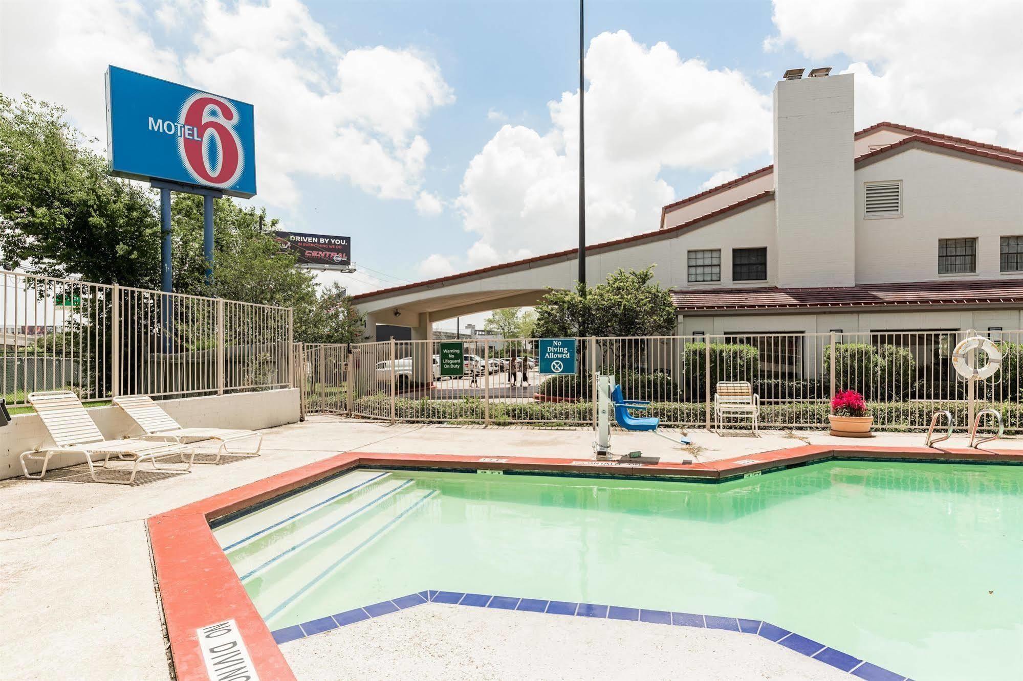Motel 6 Houston Medical Center - Reliant Park Exterior photo